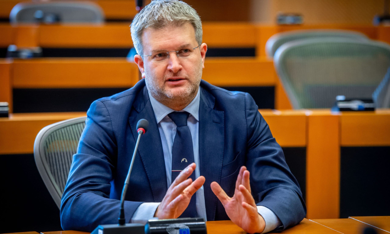 Scontro sulla gestione dell’immigrazione clandestina, l’attacco di Fidanza (FdI-ECR) contro Pd e Psoe